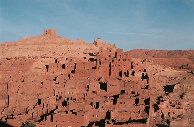 Village marocain dans les montagnes rouges  - Caractère Spécial Architecture